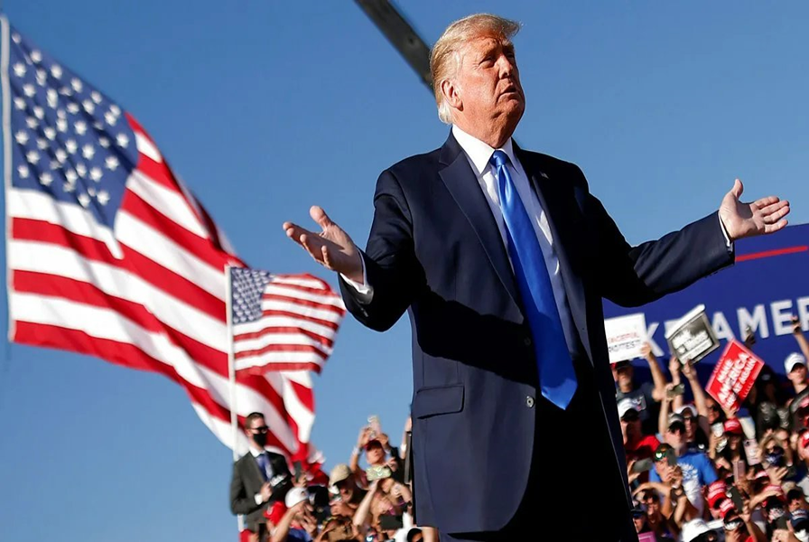 Дональд Трамп во время предвыборного мероприятия в Батлере, штат Пенсильвания, 5 октября.Фотограф: Джастин Мерриман/Bloomberg