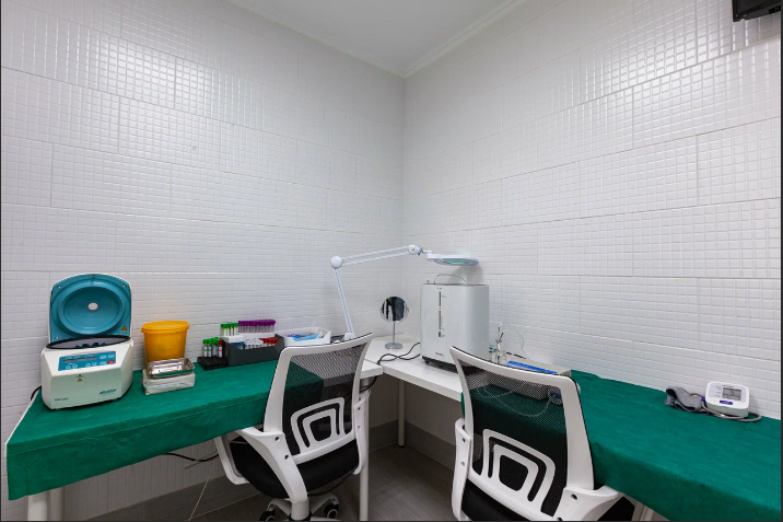 На фото: клиника по пересадки волос РОСТ 