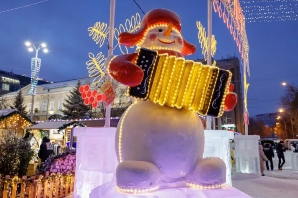    Тема нынешнего ледового городка – «Новогодняя сказка снеговиков».