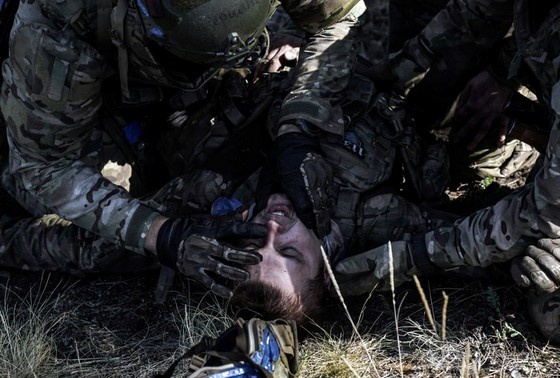    Военнослужащие Вооруженных сил Украины в зоне боевых действий