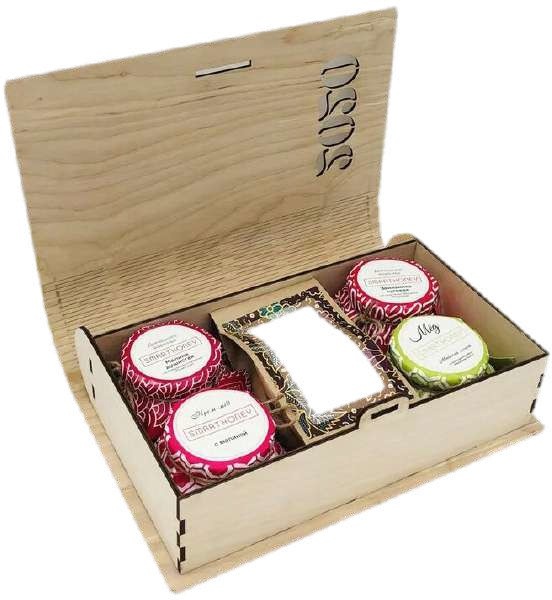 Наборы чая, мёда, варенья, орехов и горячительного в ящичках из дерева на Новый год