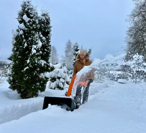 YARD FOX BASIC 5640H – легкий в управление, но при этом справляется с высокими сугробами – ширина ковша 56 см и высота 40 см! ❄️⛷
