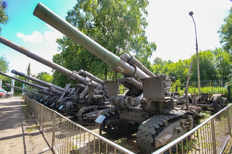 210-мм пушка особой мощности Бр-17 и другая артиллерия СССР в Центральном музее Вооружённых Сил