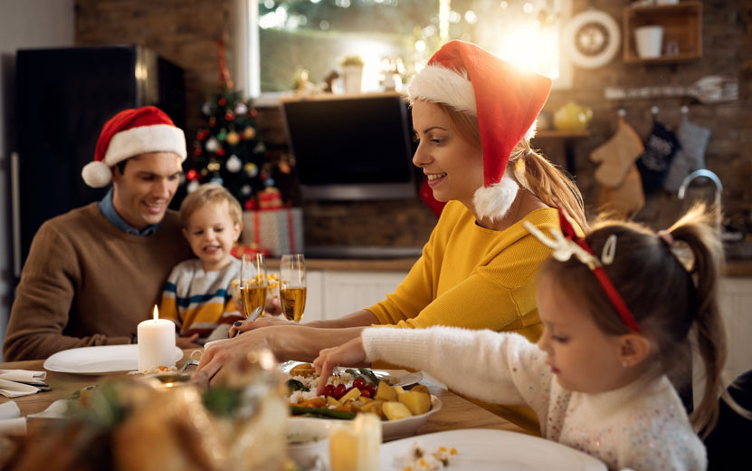    Выжить после новогоднего застолья: как избежать переедания и отравления
