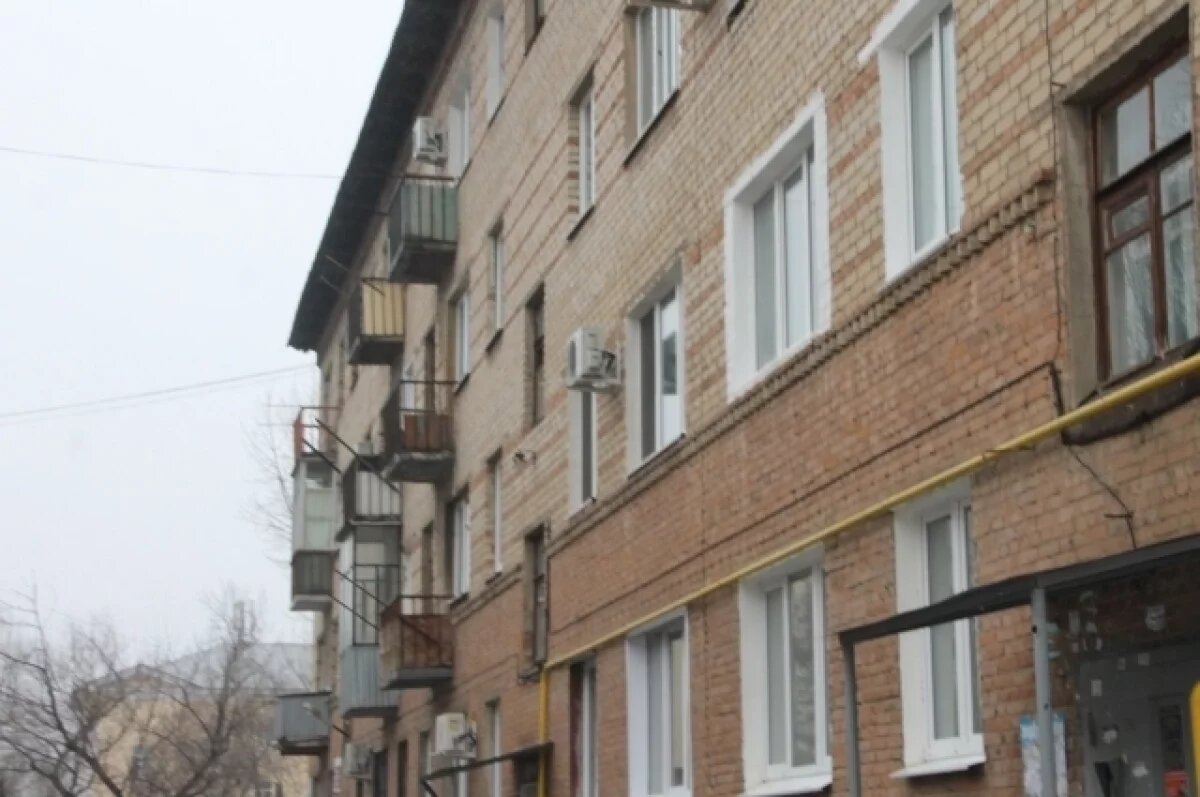    Очевидцы сообщили о молодых людях, стрелявших с балкона жилого дома в Перми