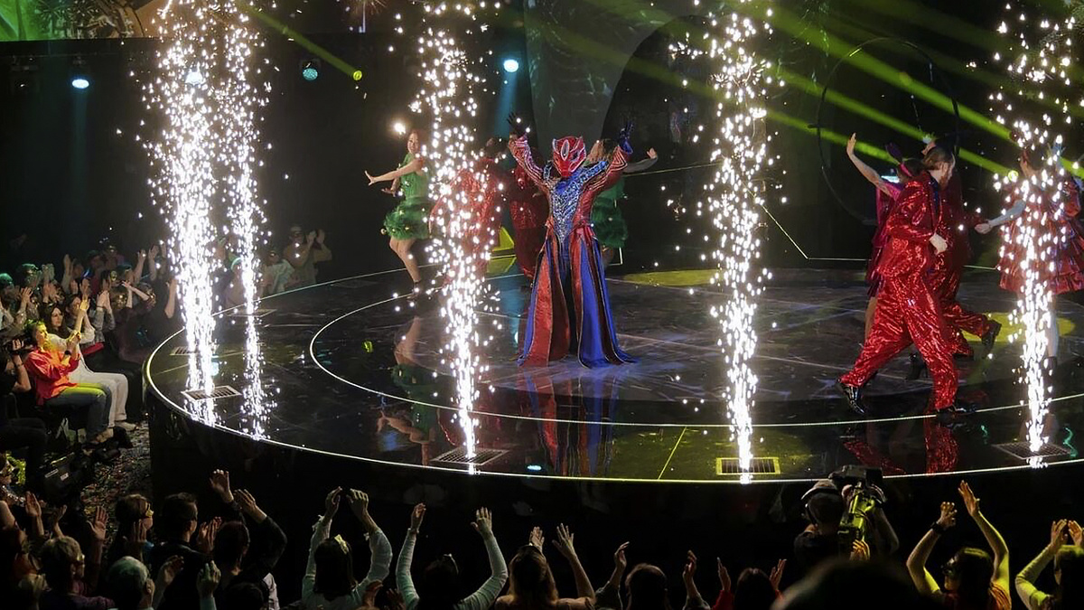 Кадр из телешоу "Новогодняя Маска"