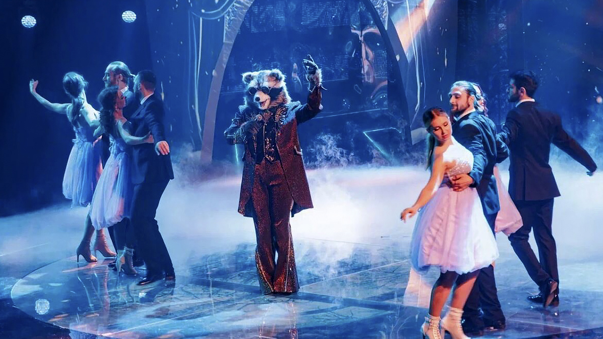 Кадр из телешоу "Новогодняя Маска"