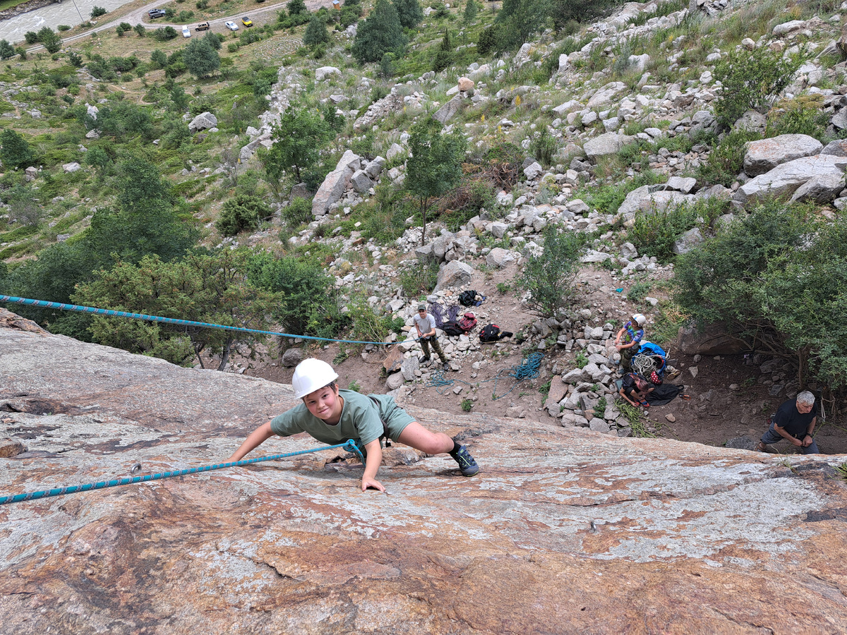Скалы недалеко от Тырныауза