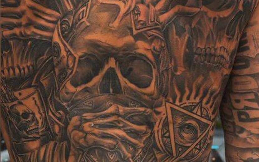  То самое не слишком позитивное тату. Фото: Mash