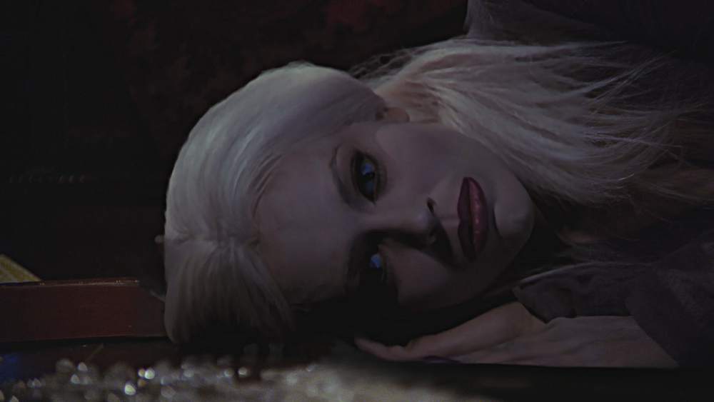 Фиби превращается в Банши.