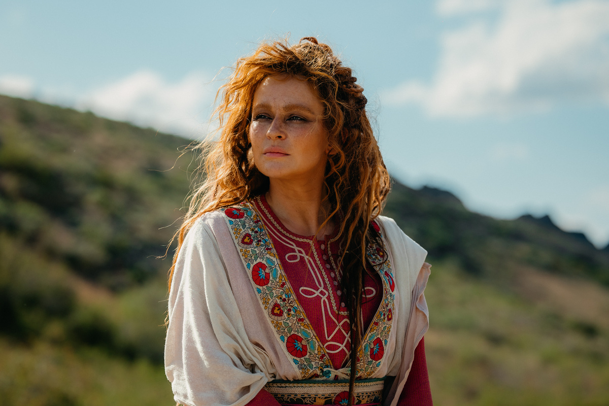 Юлия Пересильд в образе Бабы Яги (кадр из фильма*)