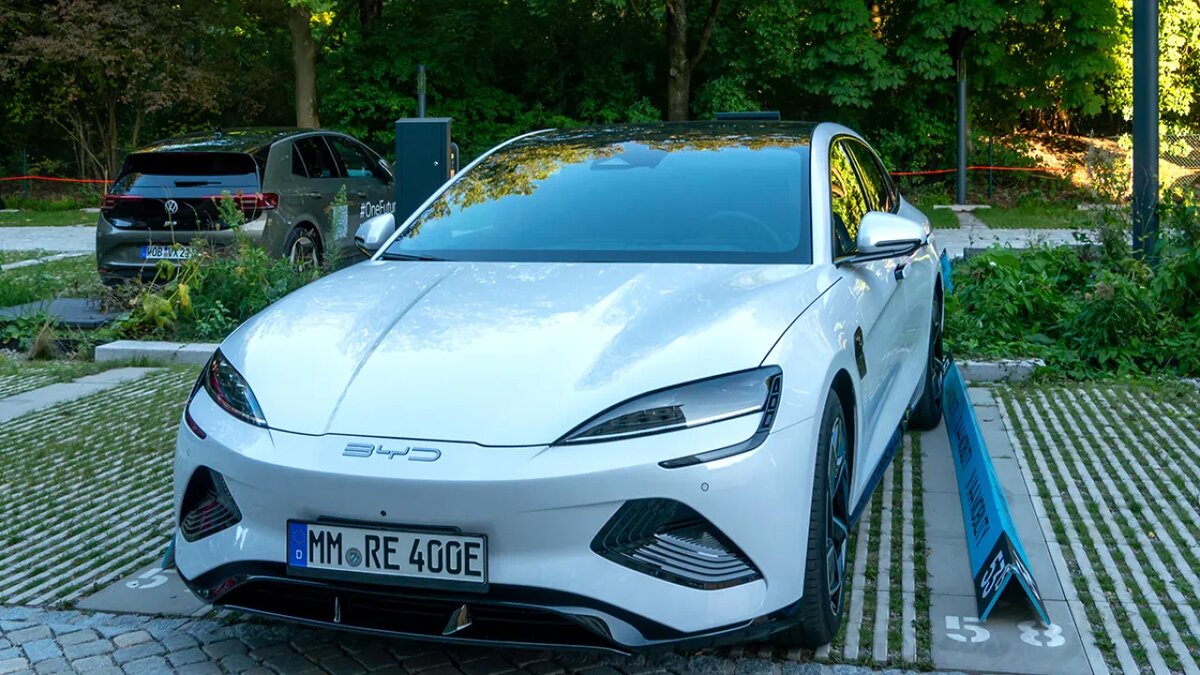    Китайский электромобиль BYD Seal.