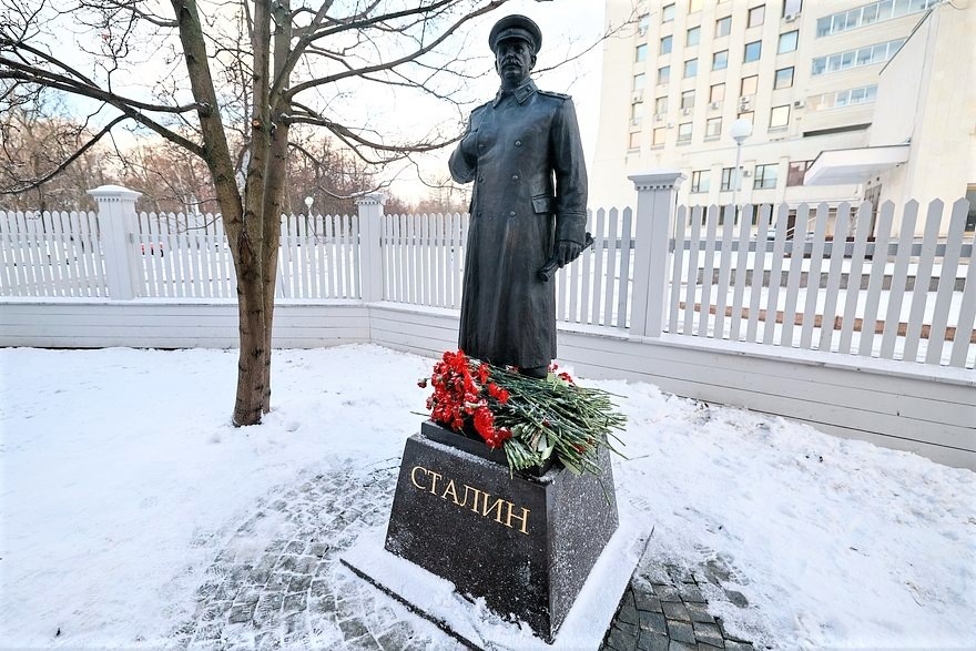 Памятник И. Сталину в Вологде.