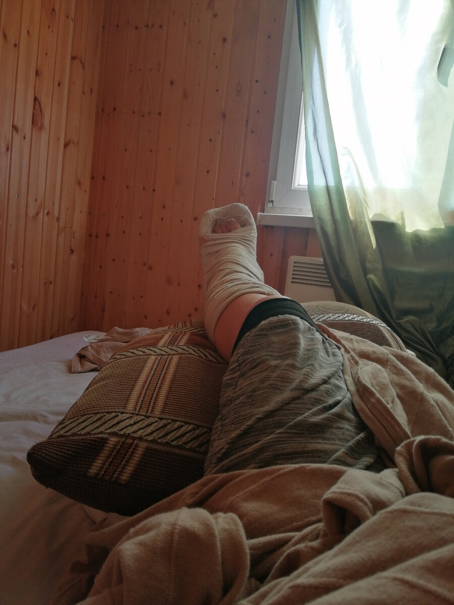 после операции долго лежала дома...