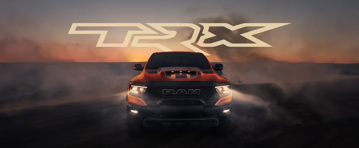 Легендарный RAM TRX. Неэкологичный HEMI V8 на 702 л.с. не совпадал с современной эко повесткой на западе и его сняли с производства. Фото: www.ramtrucks.com