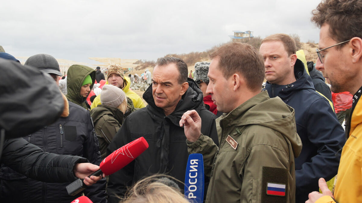    Губернатор Краснодарского края Вениамин Кондратьев и министр природных ресурсов и экологии РФ Александр Козлов. Фото: Екатерина Новикова