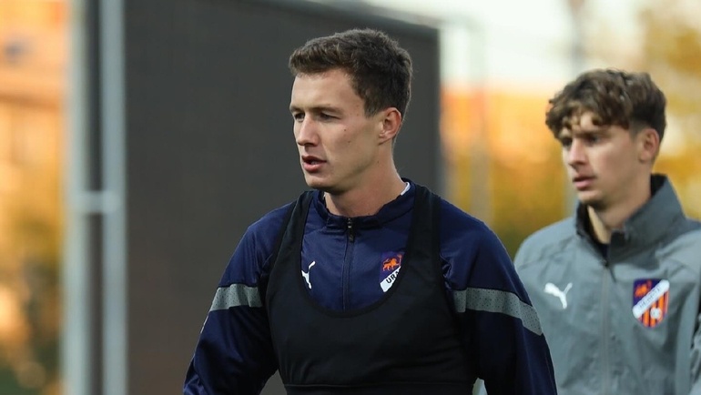    Иван Игнатьев (слева).ФК «Урарту»