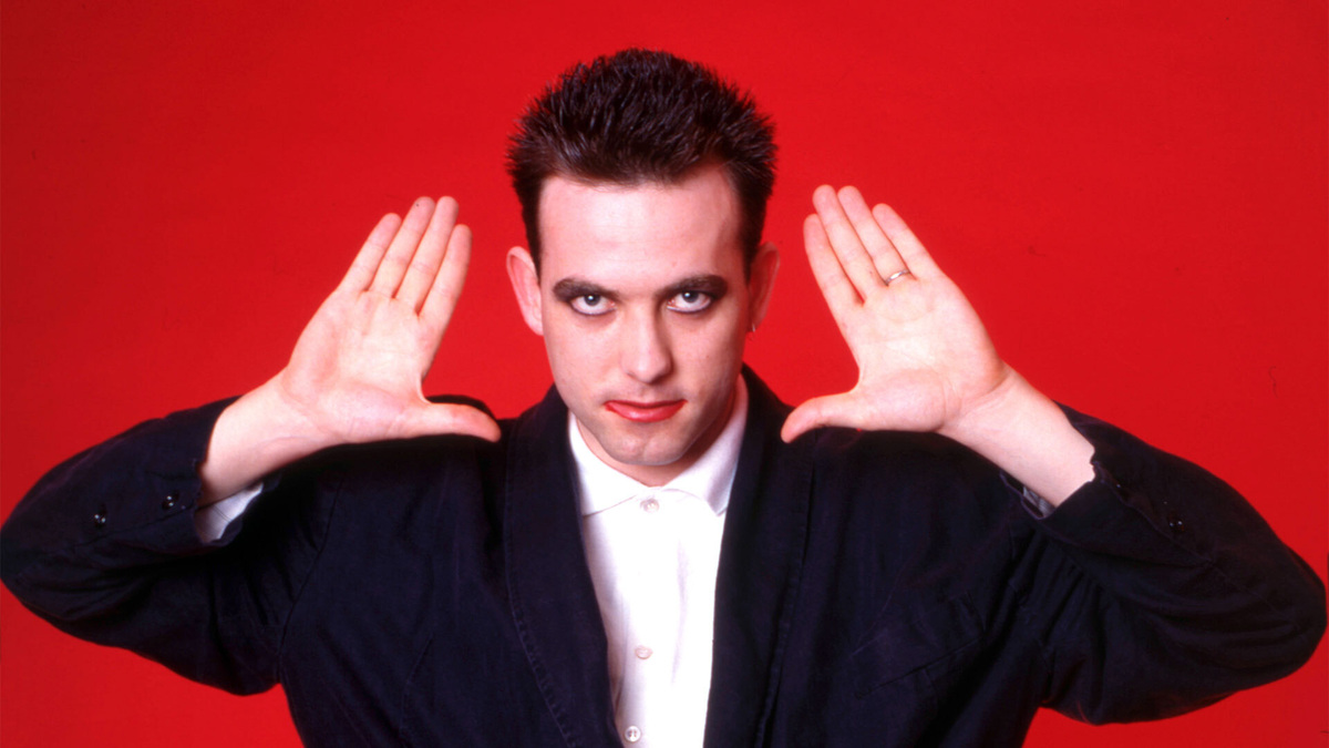 Солист группы The Cure Роберт Смит позирует за кулисами музыкального театра Pine Knob, 14 июля 1986 года
© Ross Marino/Getty Images