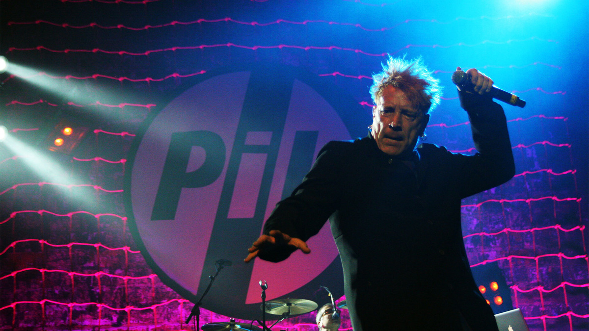    Джон Лайдон во время концерта Public Image Ltd. в Лондоне, 21 декабря 2009 года   
Mark Obstfeld/ZUMAPRESS.com/www.globallookpress.com