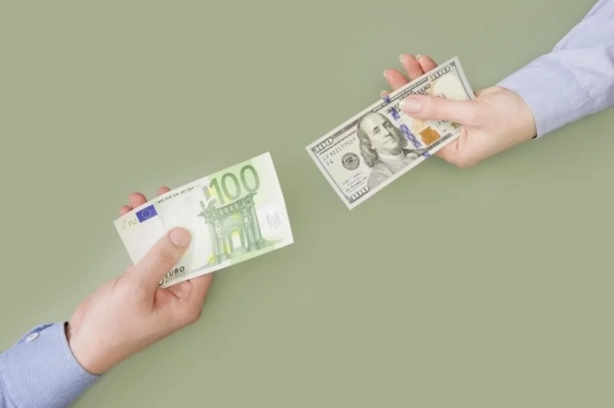    В Ярославле мужчина потерял около 1,5 млн рублей, пытаясь обменять валюту