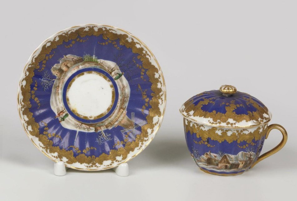 Чашка с блюдцем, середина XIX века. завод Франца Гарднера. 
© Государственный Эрмитаж
Чашка с блюдцем, середина XIX века. завод Франца Гарднера. 
© Государственный Эрмитаж
