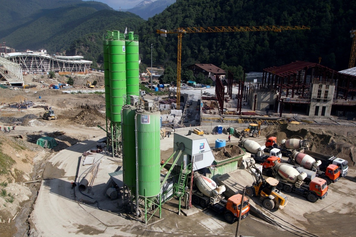 Строительство олимпийских объектов в городе Сочи.