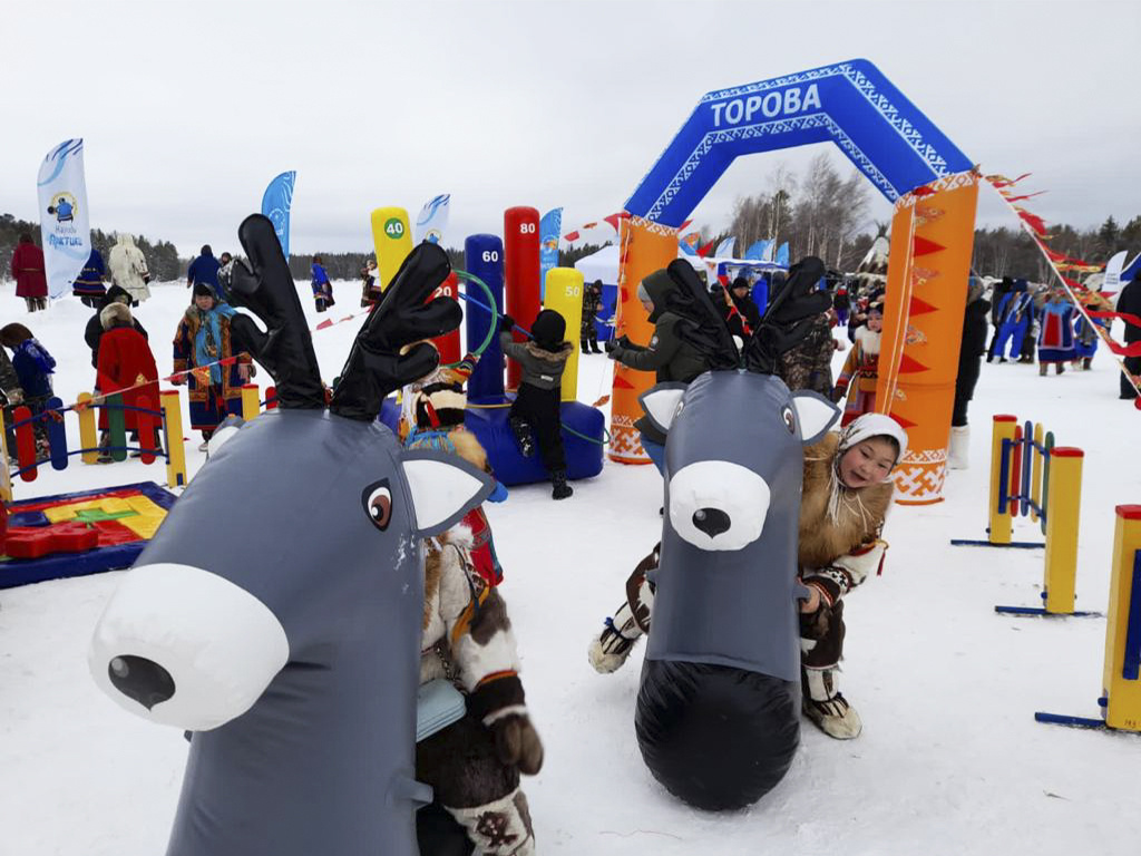 Забавный реквизит для тематических зимних игр