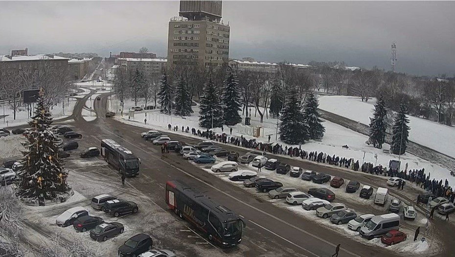    Очередь к погранпереходу на границе Эстонии и РФ. Нарва, Эстония. Автор фото: скриншот веб-камеры balticlivecam.com