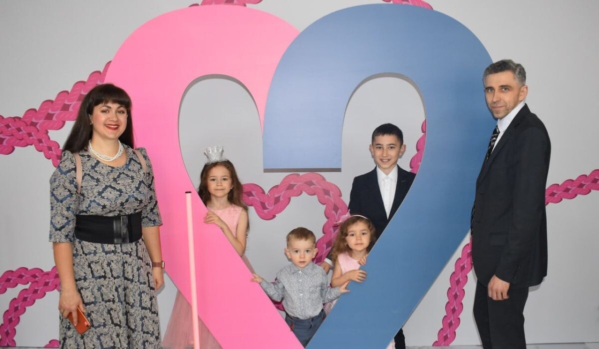     Семья. Источник: pravmin.gov74.ru Автор фото: Дина Суворина