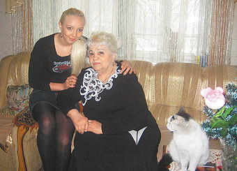 Юлия Воробьева с внучкой.