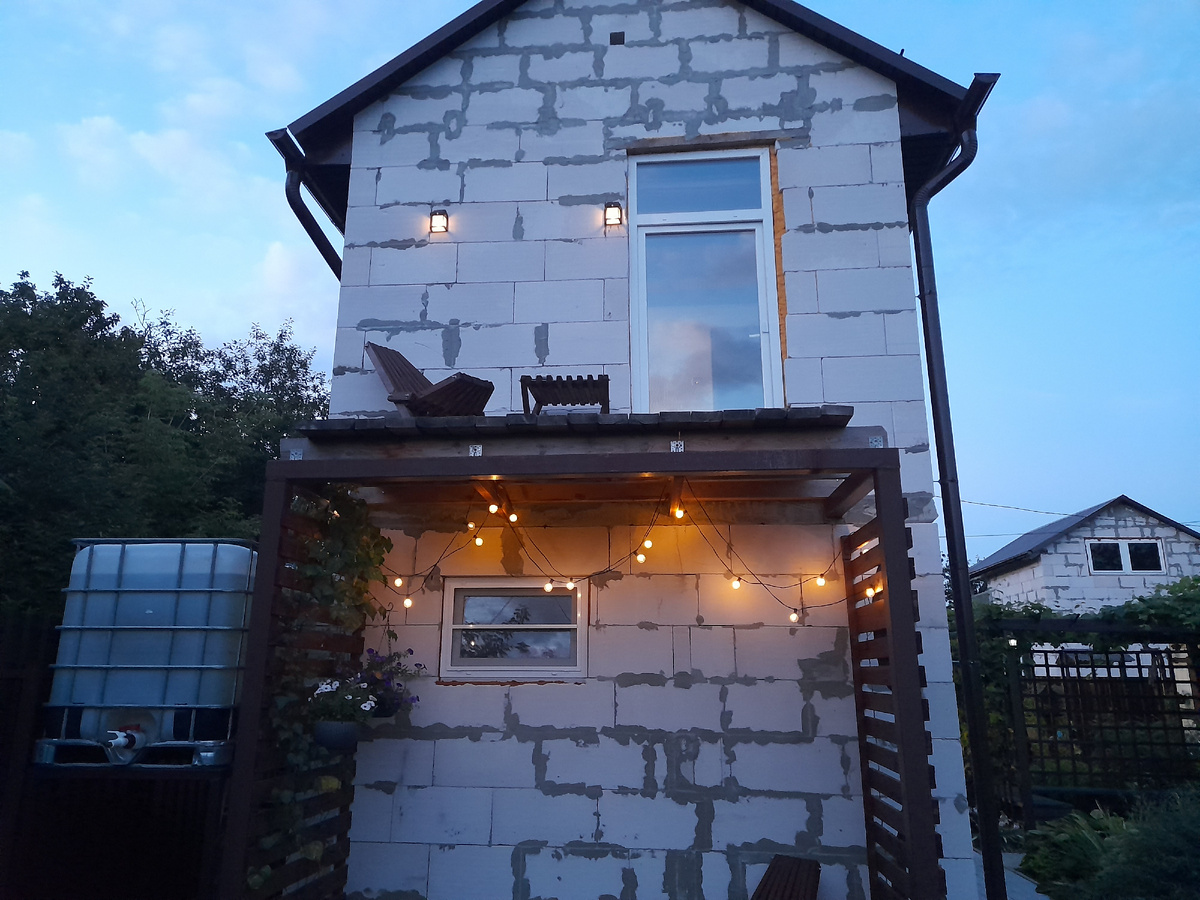 Балкон летом. Было тоже хорошо, но не очень функционально.