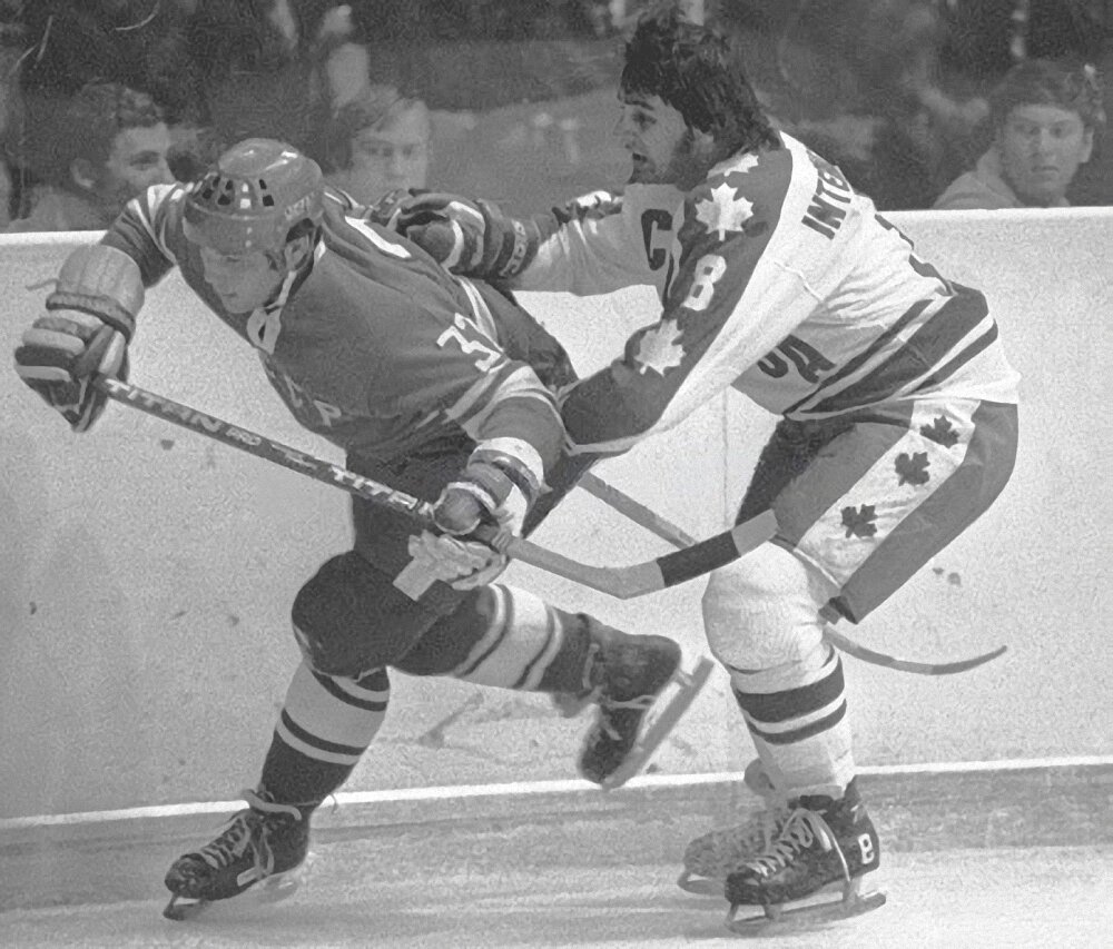  Авторы заброшенных шайб в седьмом матче серии - Юрий Тюрин и Том Уэбстер