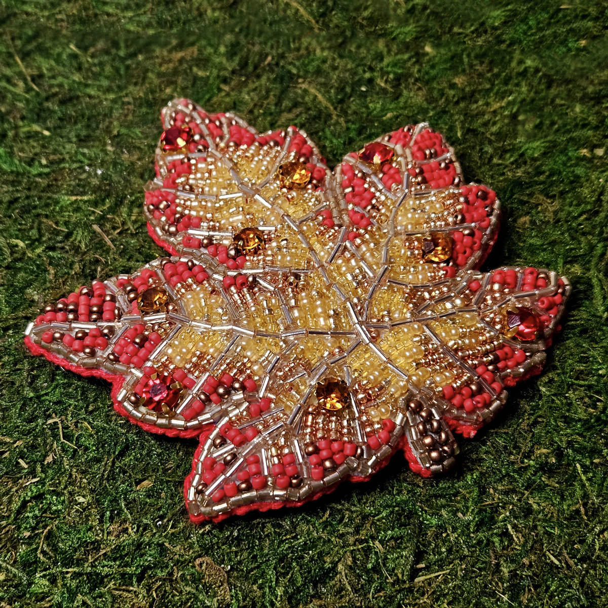 Мастер-класс по созданию броши "Кленовый лист" 