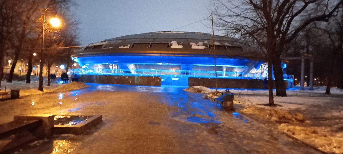 А вот вам и свеженький НЛО) м. Горьковская