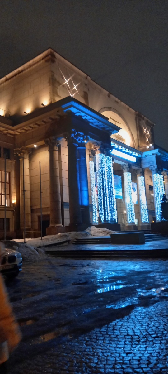 Доплыли до "Балтийского дома")