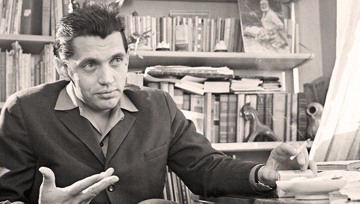 Со временем его поэзия ушла от громких манифестов в сторону чувств и лиричности