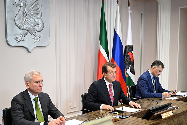    Ильсур Метшин: «Жители Казани справедливо ждут от нас новых высот, достижений и побед».   
Фото: kzn.ru