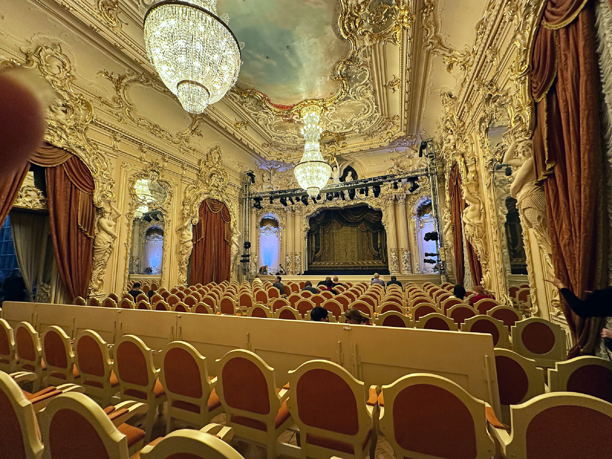 Листайте галерею