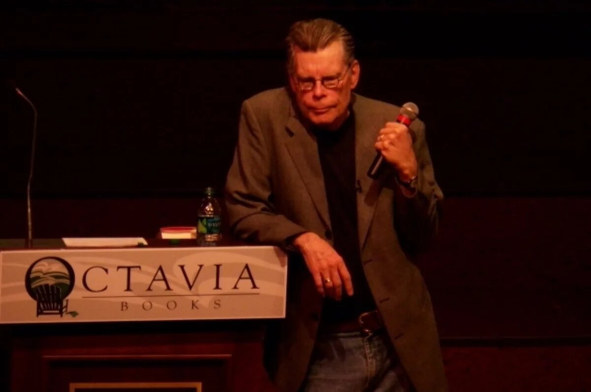    Писатель Стивен Кинг заявил, что Илон Маск исполняет функции президента США