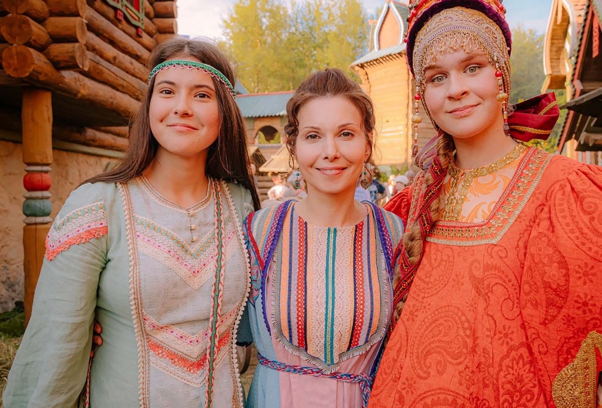 Василиса Прпмудрая с дочерьми. Сериал «Последний богатырь. Наследие»