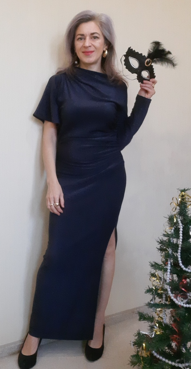 Платье из гуманитарной помощи.