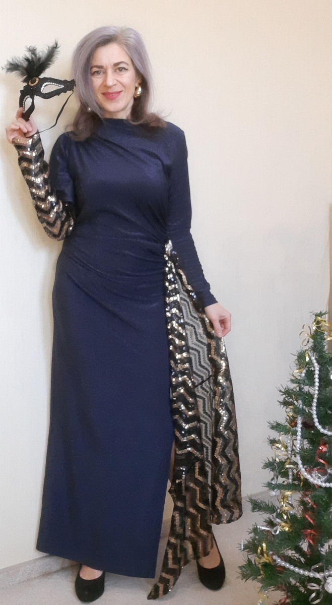 Платье из гуманитарной помощи.