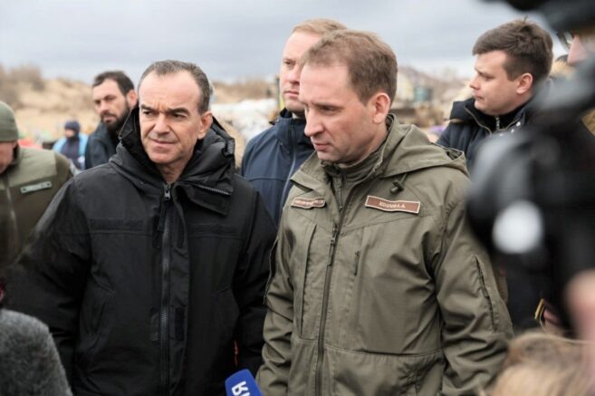    Александр Козлов (справа) и Вениамин Кондратьев в Анапе. Фото: admkrai.krasnodar.ru