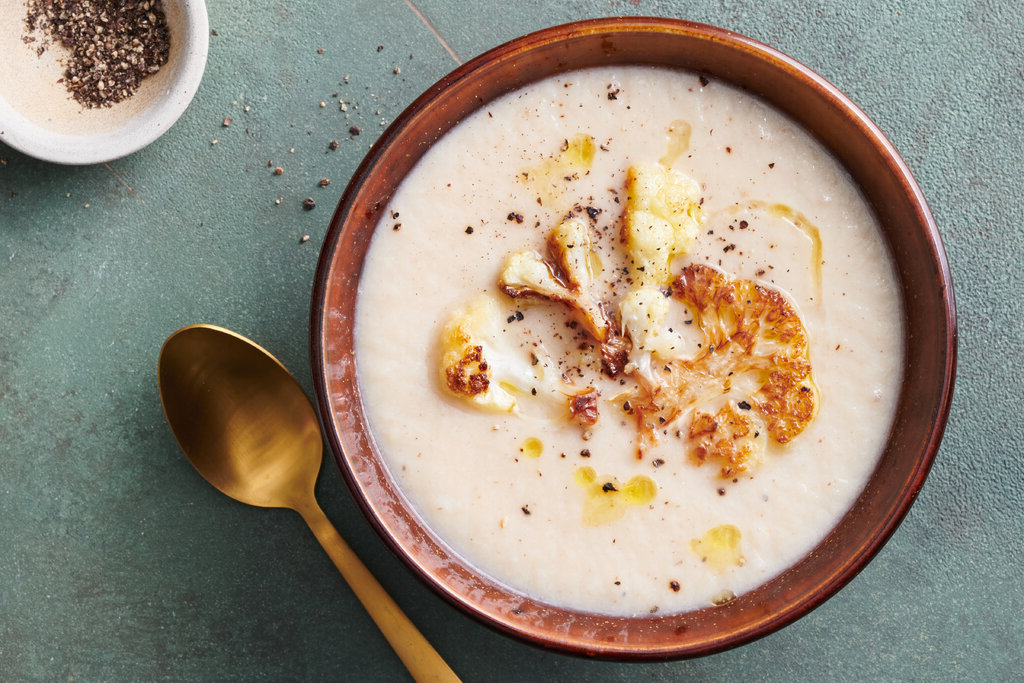 Крем-суп из запеченной цветной капусты и чеснока