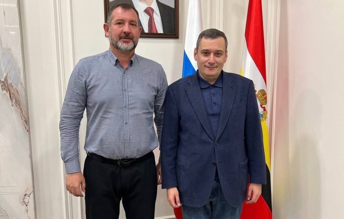    Врио губернатора Курской области встретился с директором Суджанской школы №1 Сергеем Кондояниди