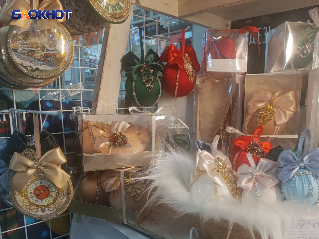 Фото: Блокнот Донецк, елочные шары ручной работы