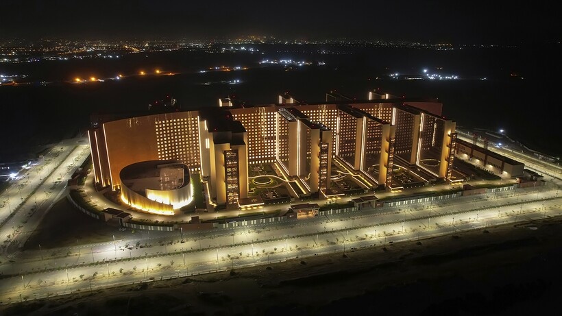    Место, где обрабатывают все алмазы мира: как выглядит офис Суратской алмазной биржи