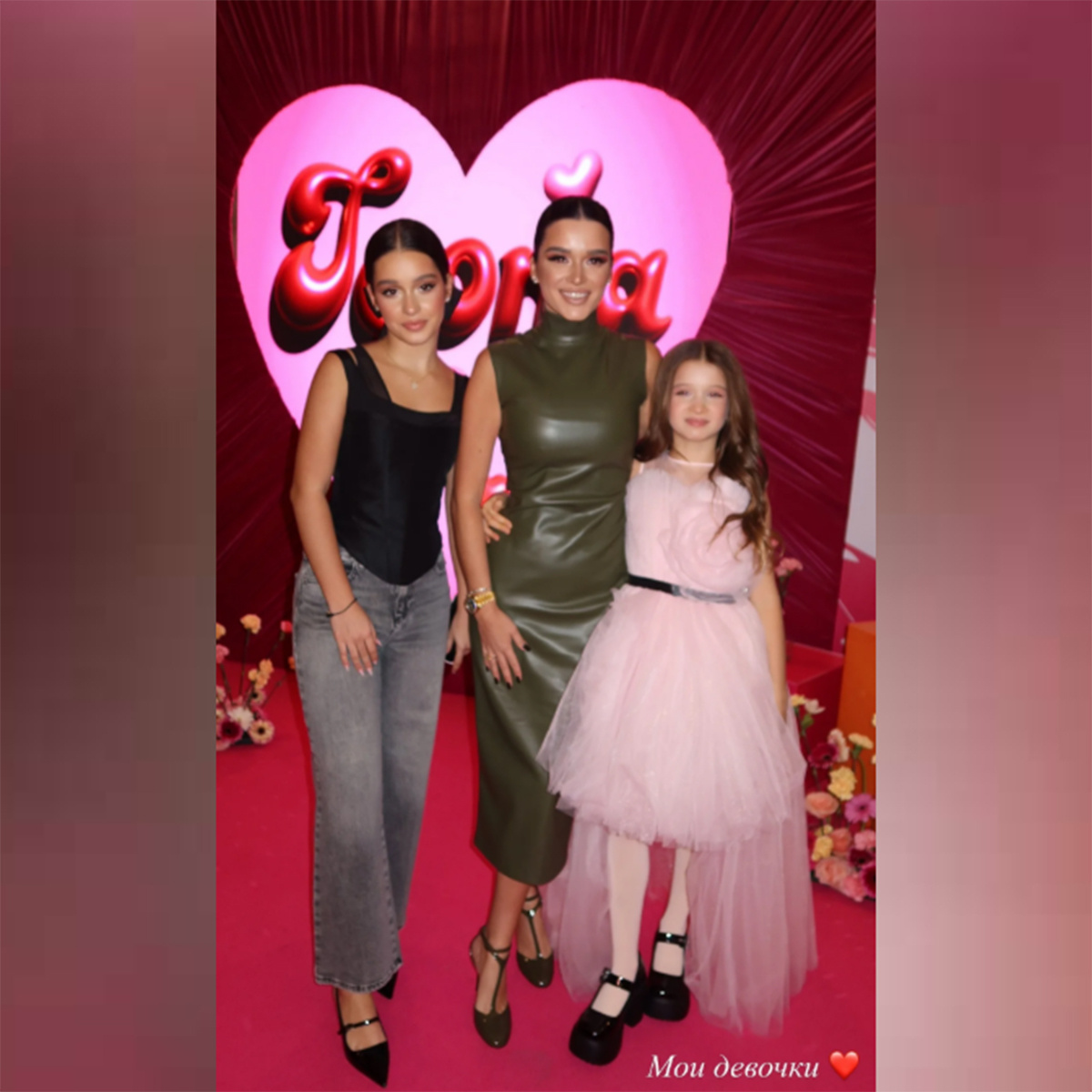 Ксения Бородина с дочками. Фото: соцсети Ксении Бородиной