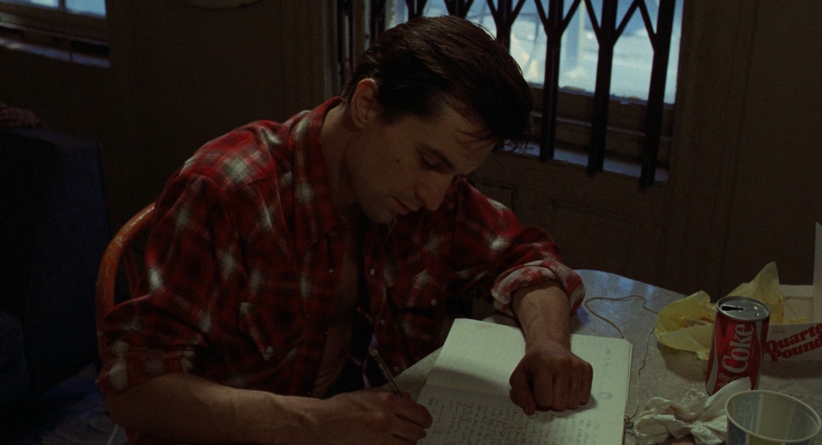 Несмотря на простоватость, главный герой ведёт дневник. И в своих размышлениях порицает самокопание, говорит о необходимости стать таким как все. Ибо рефлексия часто причиняет боль.