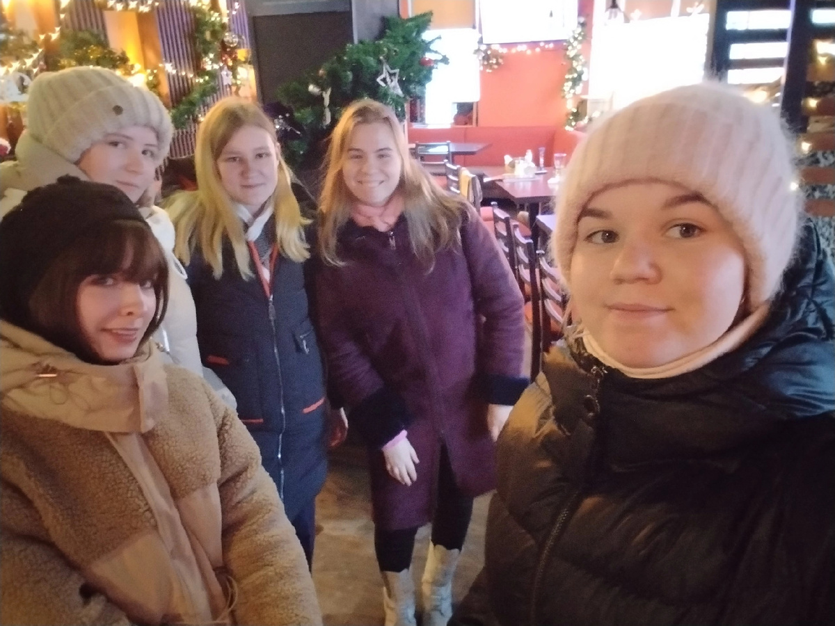 Автор — немного беременная пергидрольная блондинка в середине